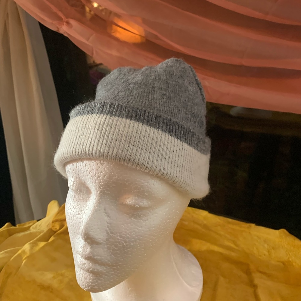 New Creamy White w Gray Undertones Beanie Hat Cap Reversible Light Gray Quality